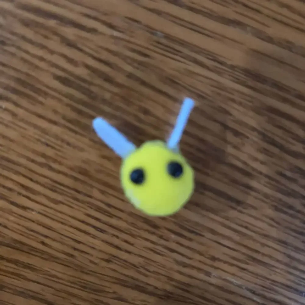 Set of 100 Mini Felt Bees for DIY Decoration